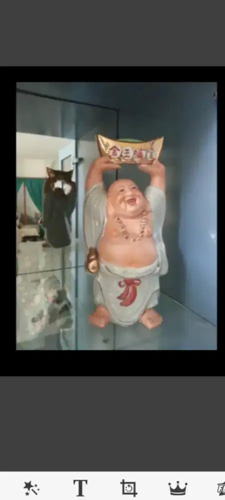 patung keramik  Buddha berdiri sambil angkat emas.MURAH