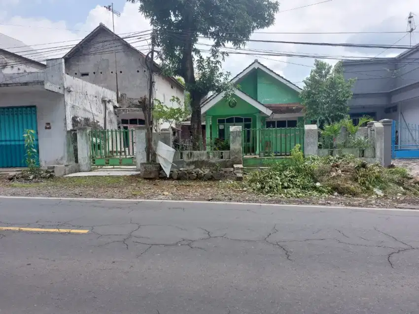 Rumah Pinggir Jalan Provinsi Dekat Kota