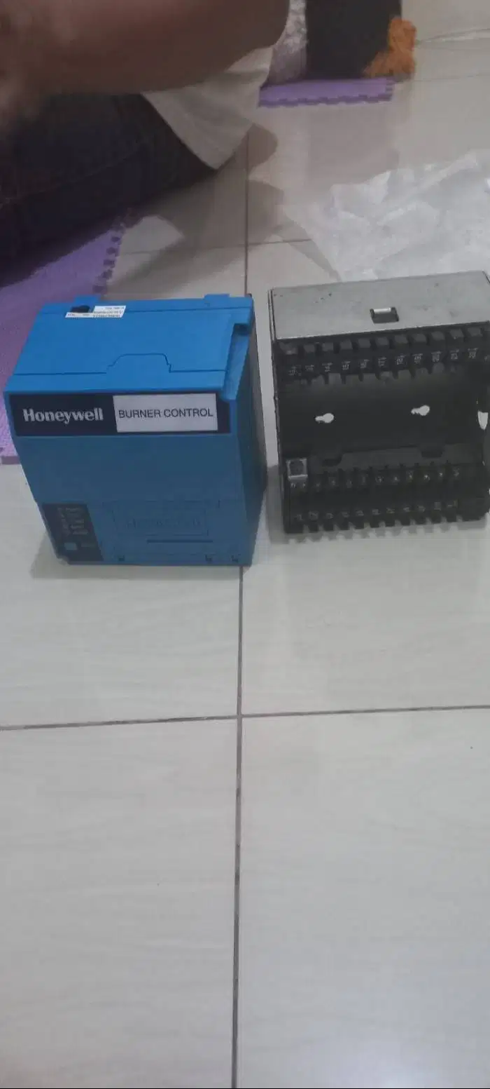Burner Control Honeywell RM 7895C1012