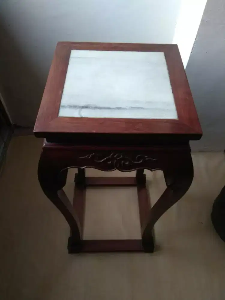 Meja kayu antik u/ tempat pajangan