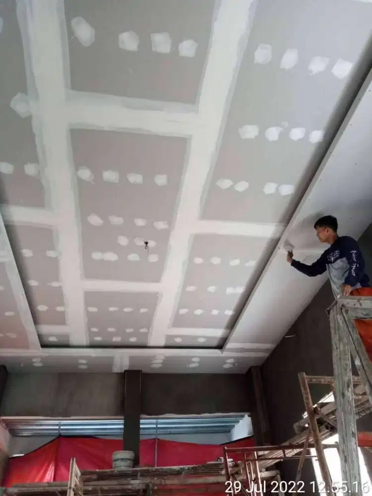 Tukang plafon gypsum berkualitas jaminan hasil rata tanpa gelombang