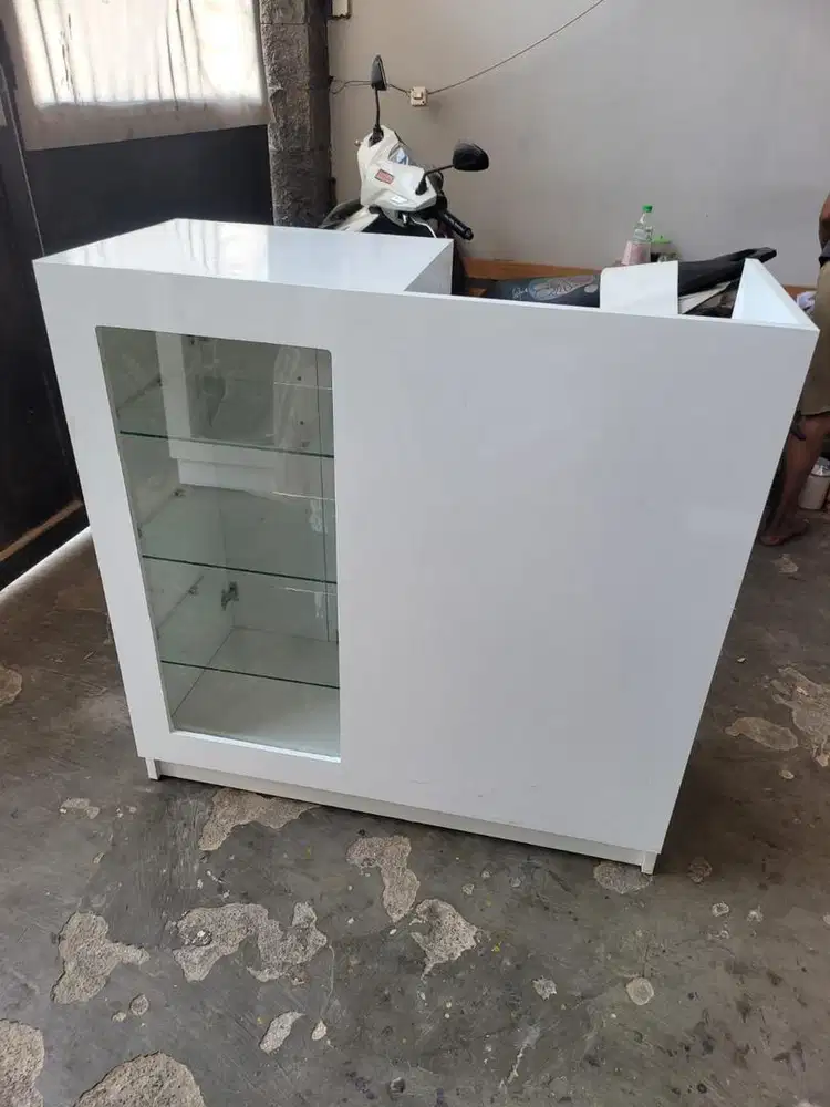 Meja kasir putih | 120x50x110cm