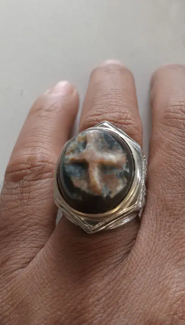 Cincin Natural Batu Hitam motif Tapak Jalak