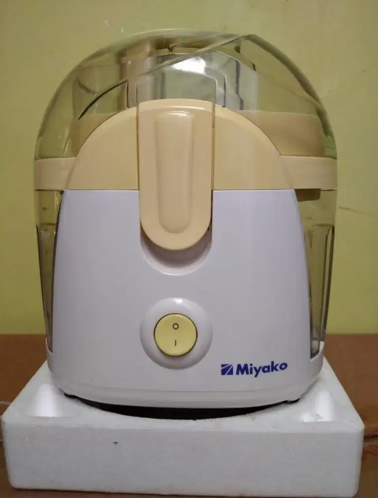 Miyako Juicer JE 607