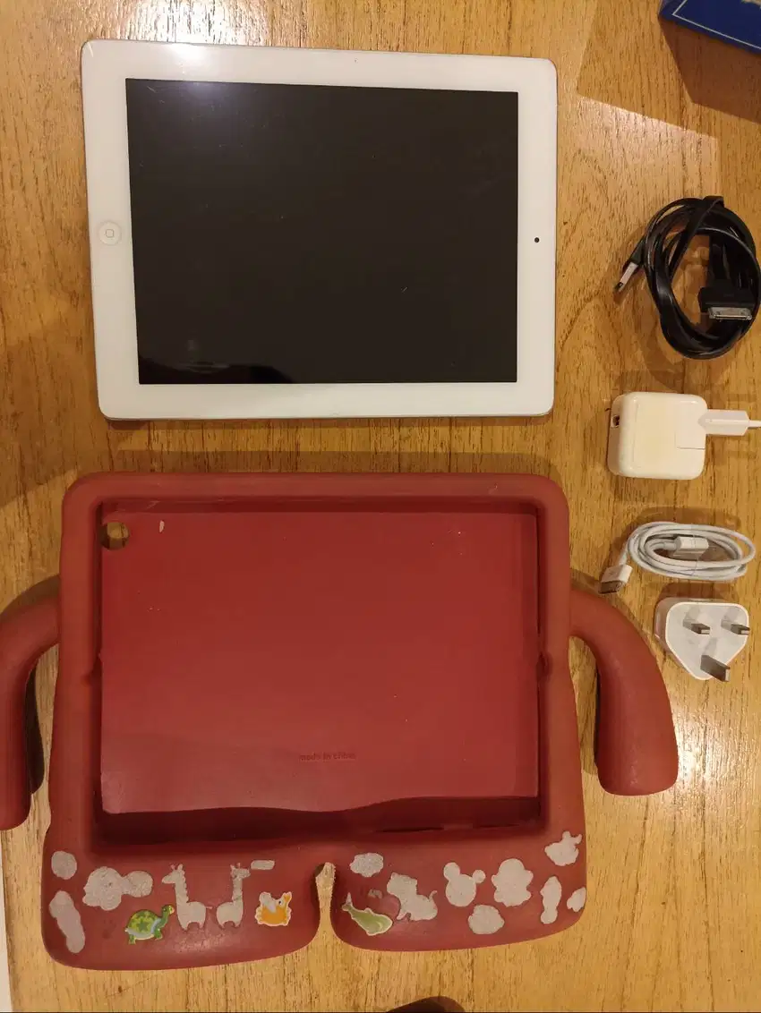 Apple iPad 3 WiFi 32 GB WHITE Bonus Kids Case Merah
