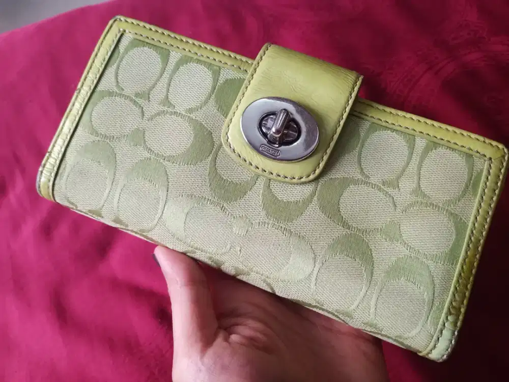 Dompet wanita Coach hijau daun authentic