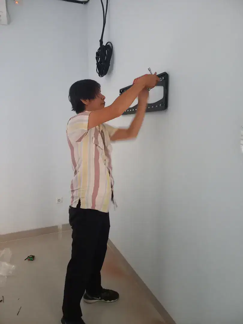 Jasa pasang breket tv
