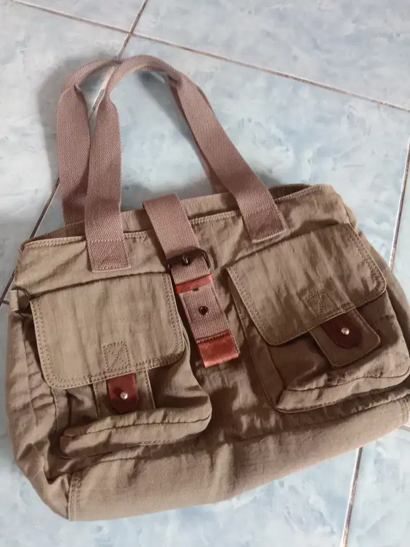 Tas kipling dan tas slempang