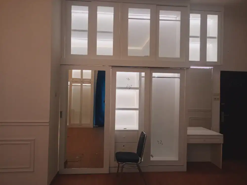 Lemari pakaian tempahan cat duco