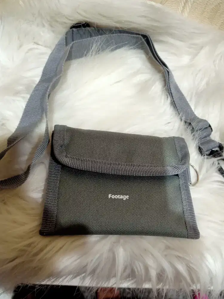 Dompet kartu plus gantungan