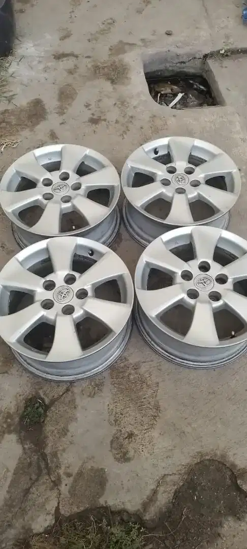 Dijual velg alphard  ukuran 16 ( 4pcs) 1 set
Kondisi mulus ori