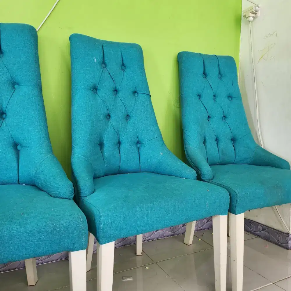 3 Kursi makan bekas