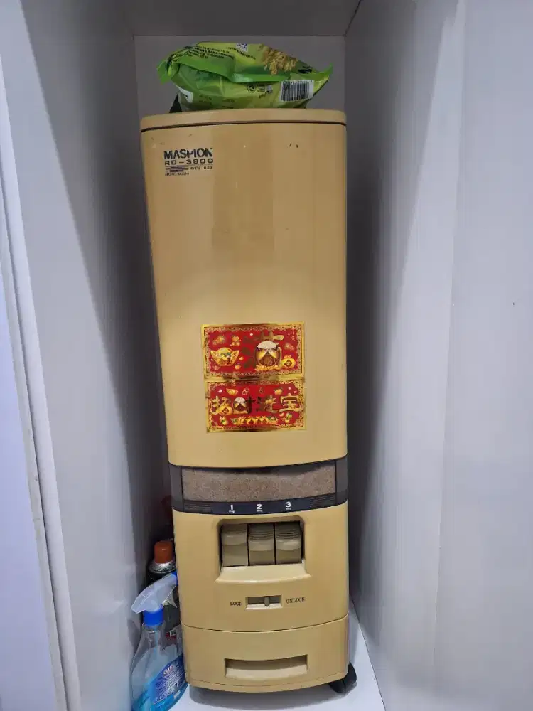 Rice Box Merk Maspion 38 Kg