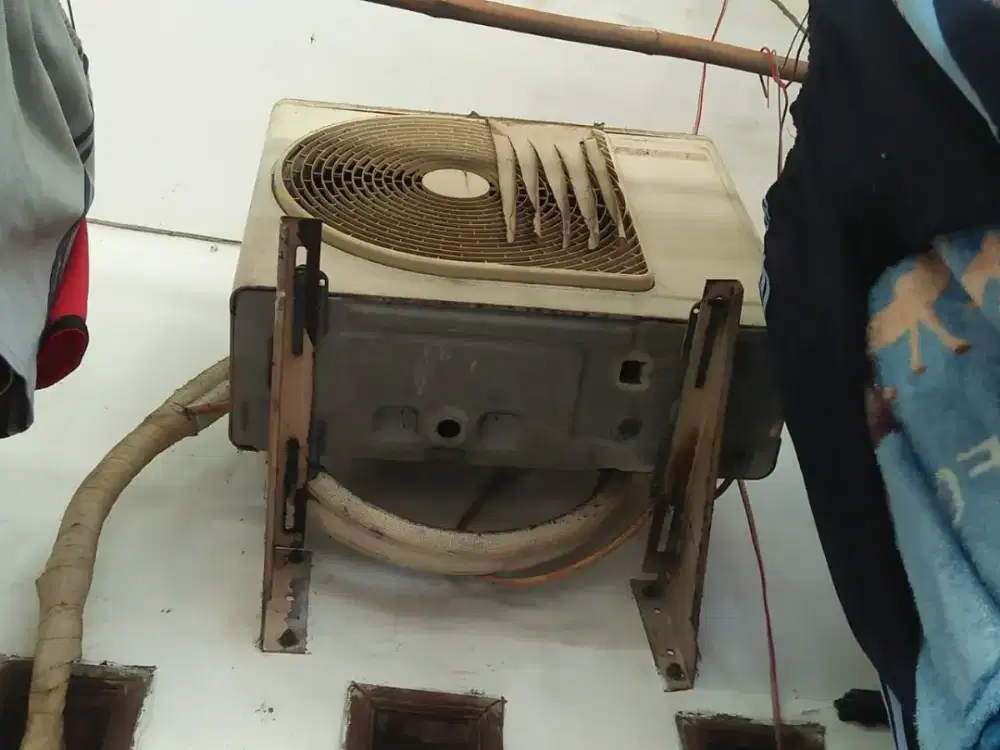 Yg mau jual ac bekas siap tampung&jemput ke lokasi