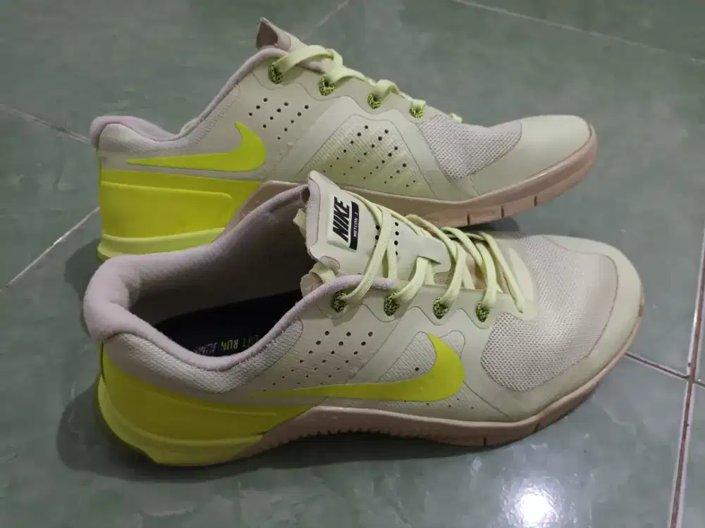 Sepatu second nike metcon 2