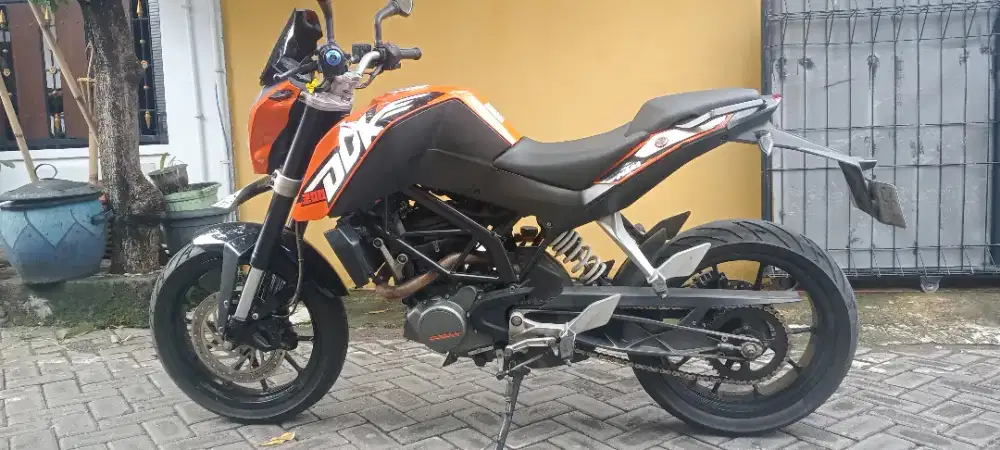 KTM Duke 200. Plat AD