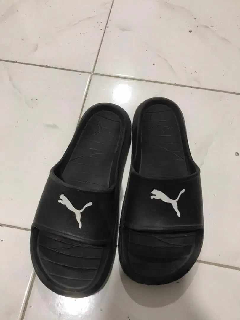 Puma Hitam logo putih