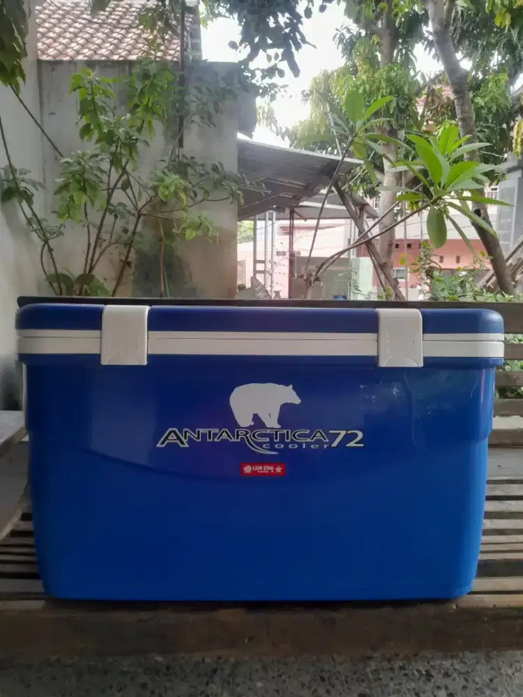 Cooler box 72 liter