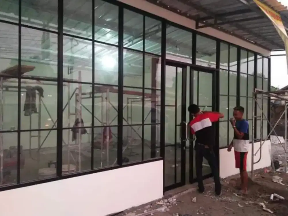Pintu dan kusen aluminium minimalist