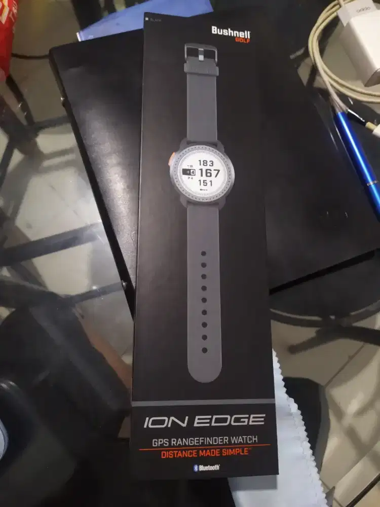 Jam tangan Golf merk Bushnell Golf ION EDGE.