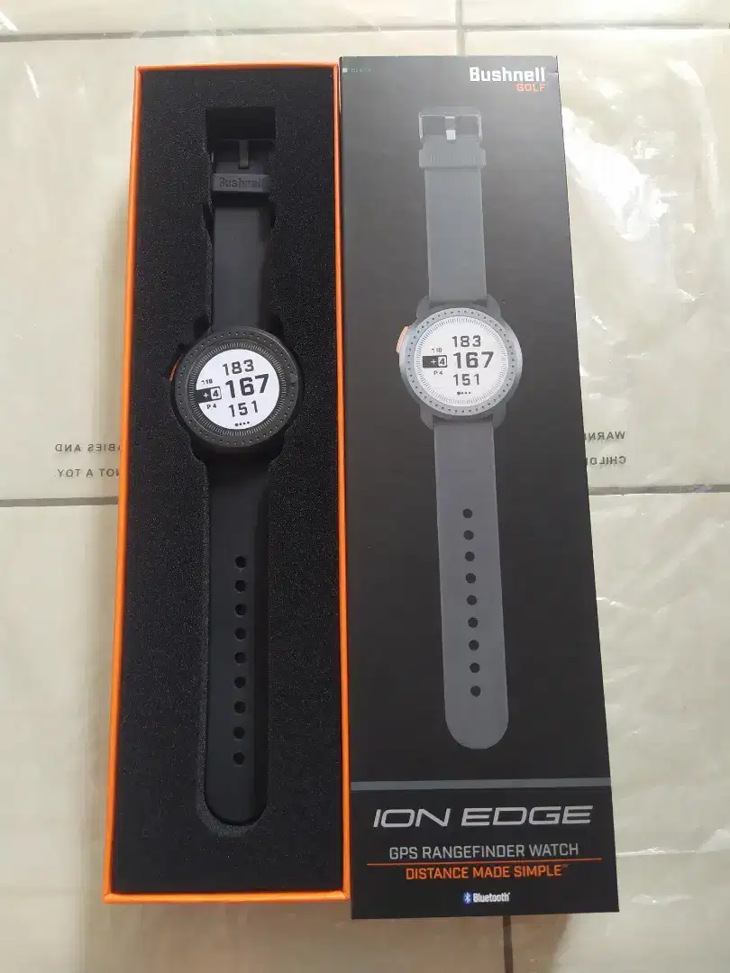 Jam tangan Golf merk Bushnell Golf ION EDGE.