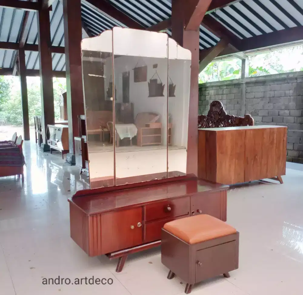 Meja rias antik model jengki layar