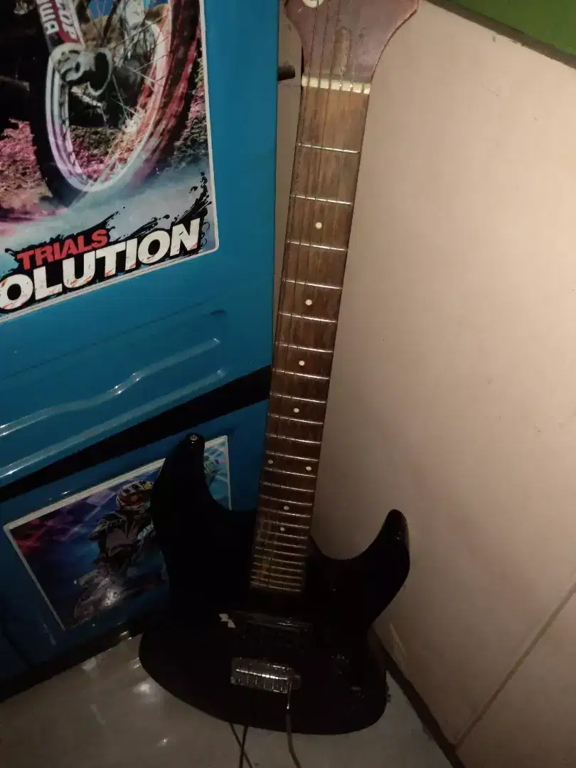 gitar ibanez hitam