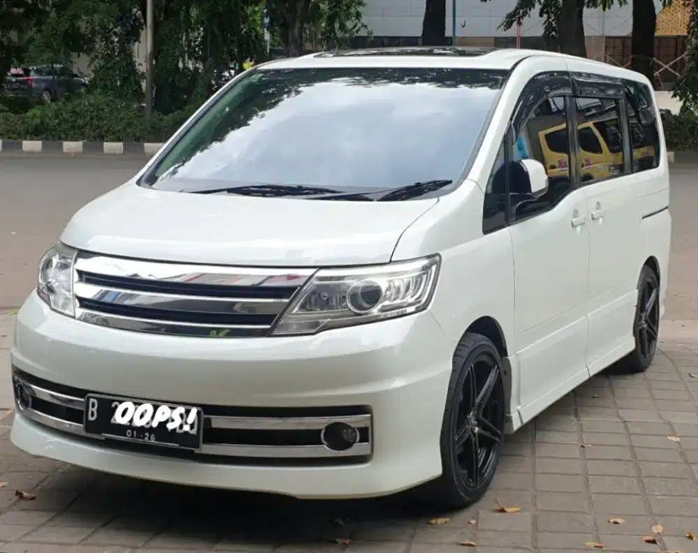 Nissan Serena C25 Autech Rider Cbu Japan 2011. Pearl White. Rare Item 