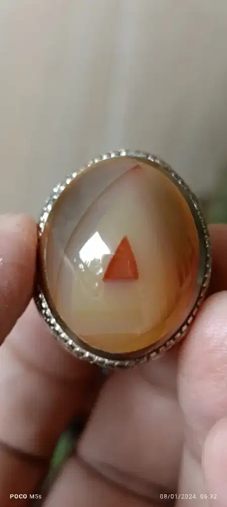 Cincin batu anggur motif segitiga merah