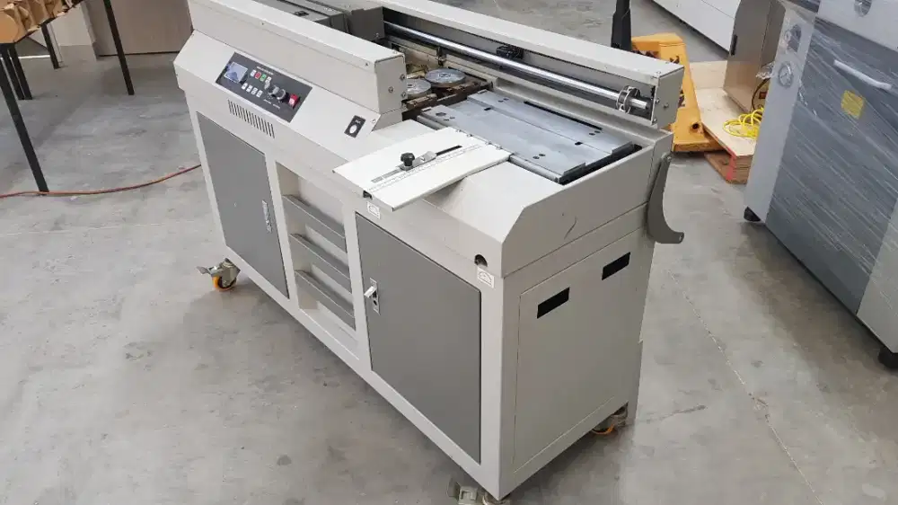 Mesin perfect binding glue buku