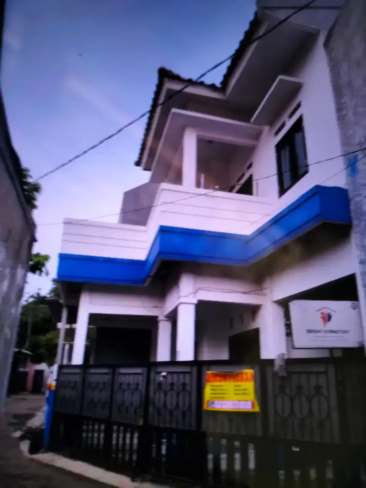 DIKONTRAKAN Rumah 8 Kamar Samping UI Depok