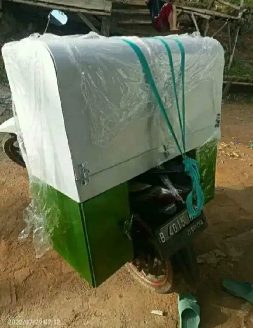 Box motor delivery fiberglass