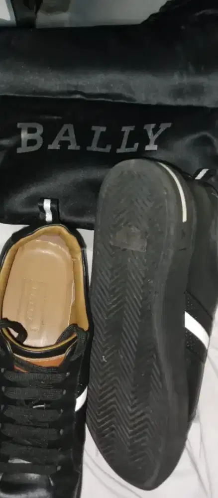 sepatu branded second