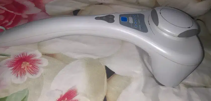 Alat pijat portable Jaco praktis dan sehat