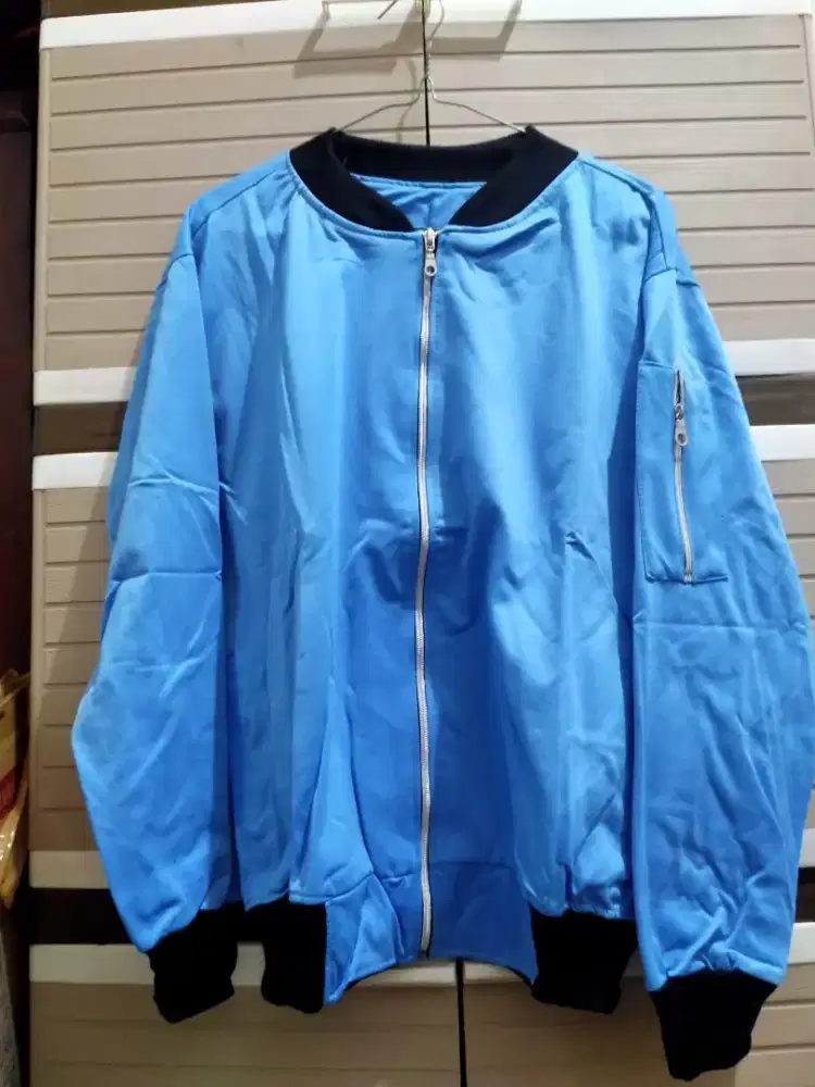 Jaket bomber size L BARU