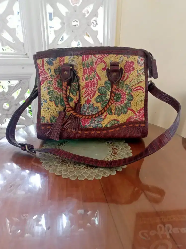 Tas Kulit Motif Batik