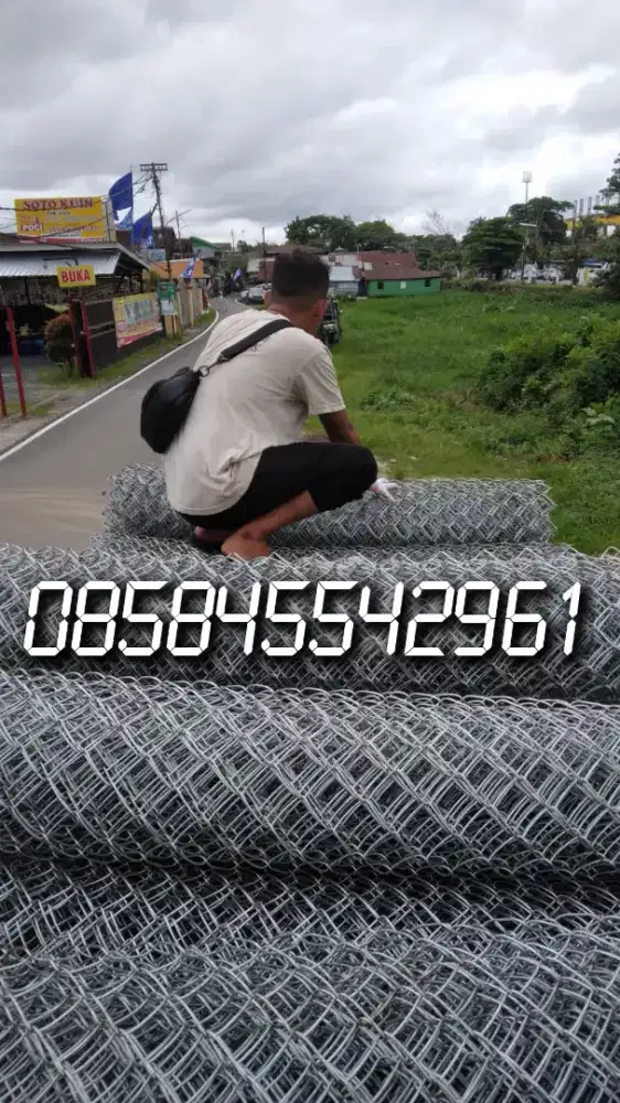 Kawat harmonika khas dan beronjong batu gunung