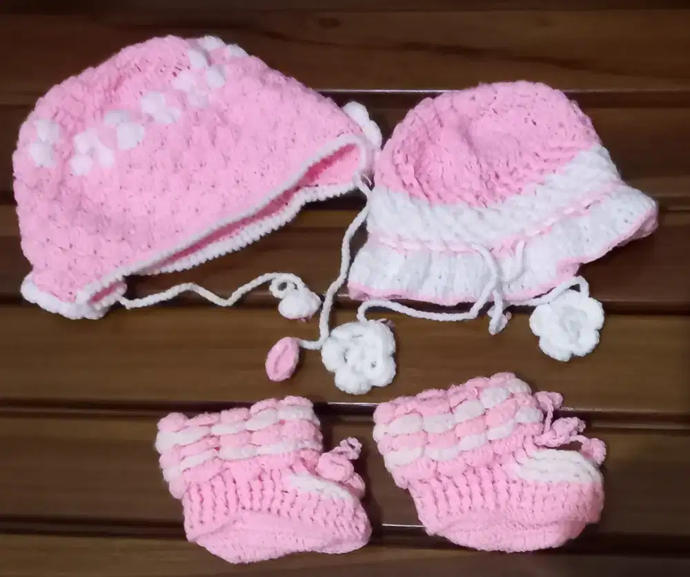 PERLENGKAPAN BAYI TOPI DAN SEPATU RAJUT