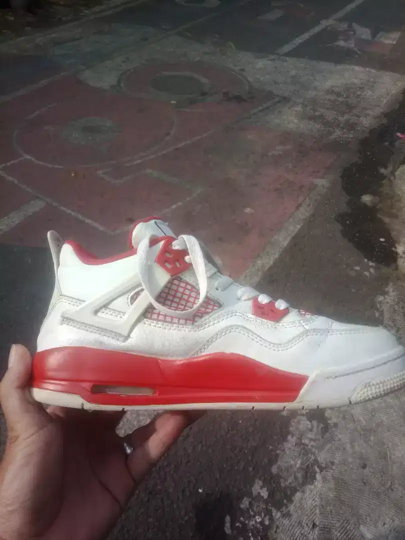 NIKE AIR JORDAN 4