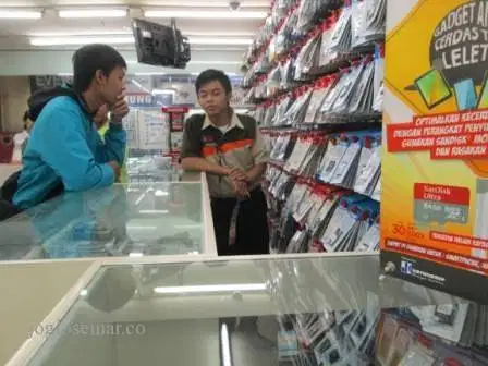 Karyawan Toko Aksesoris Komputer  SPB/SPG