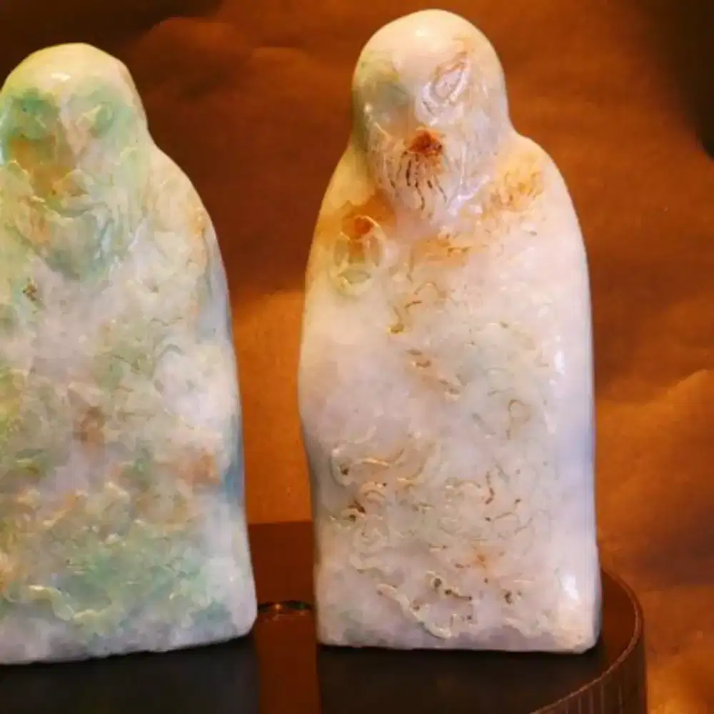 batu giok putih kehijauan huruf Cina kuno