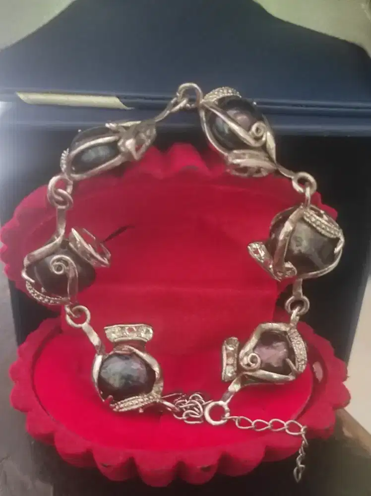 Gelang mutiara hitam