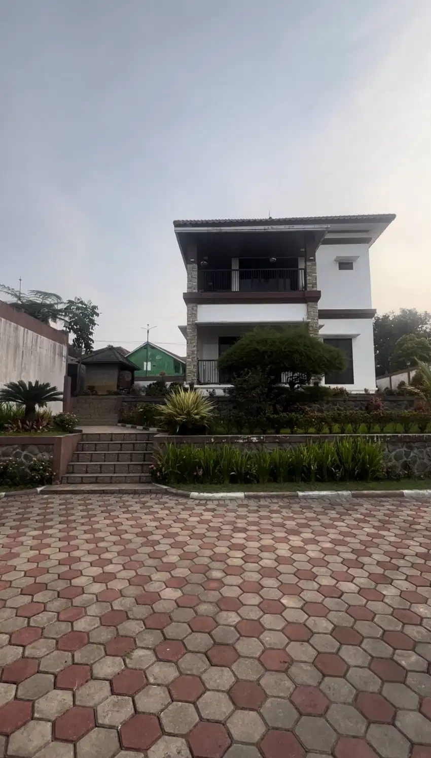 Di jual Villa BU di kaki gunung salak dekat dengan pusat pariwisata