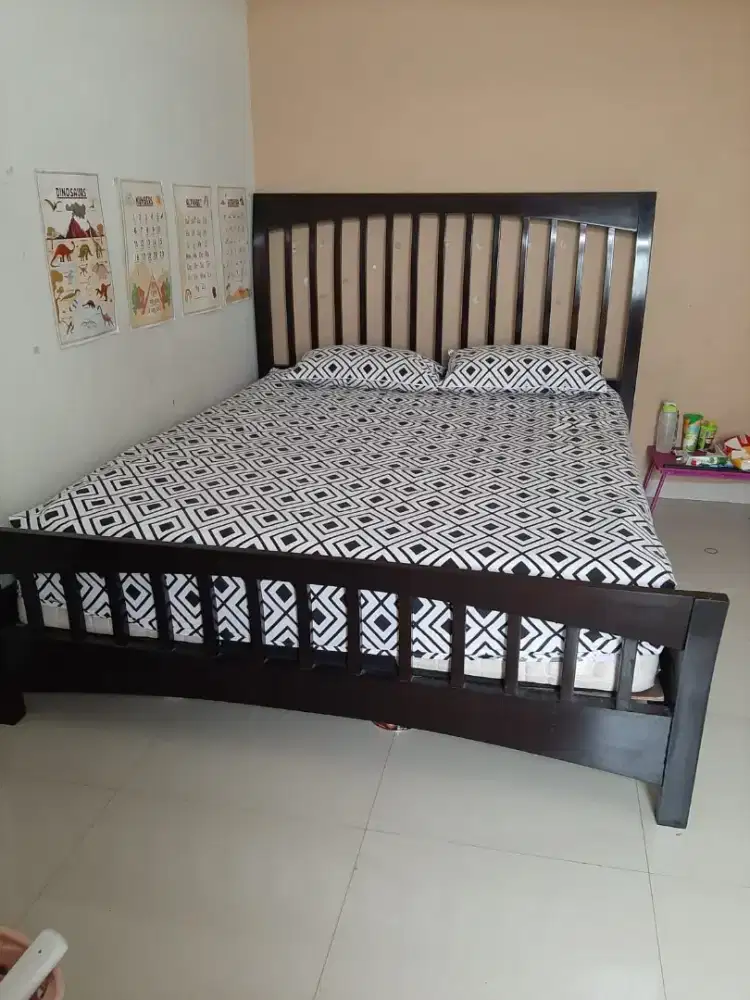 Tempat tidur kayu hitam + kasur size 160x200