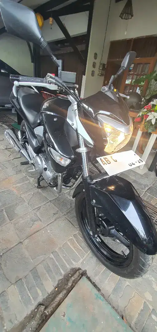 Moge Suzuki Inazuma 2012 250cc Hitam