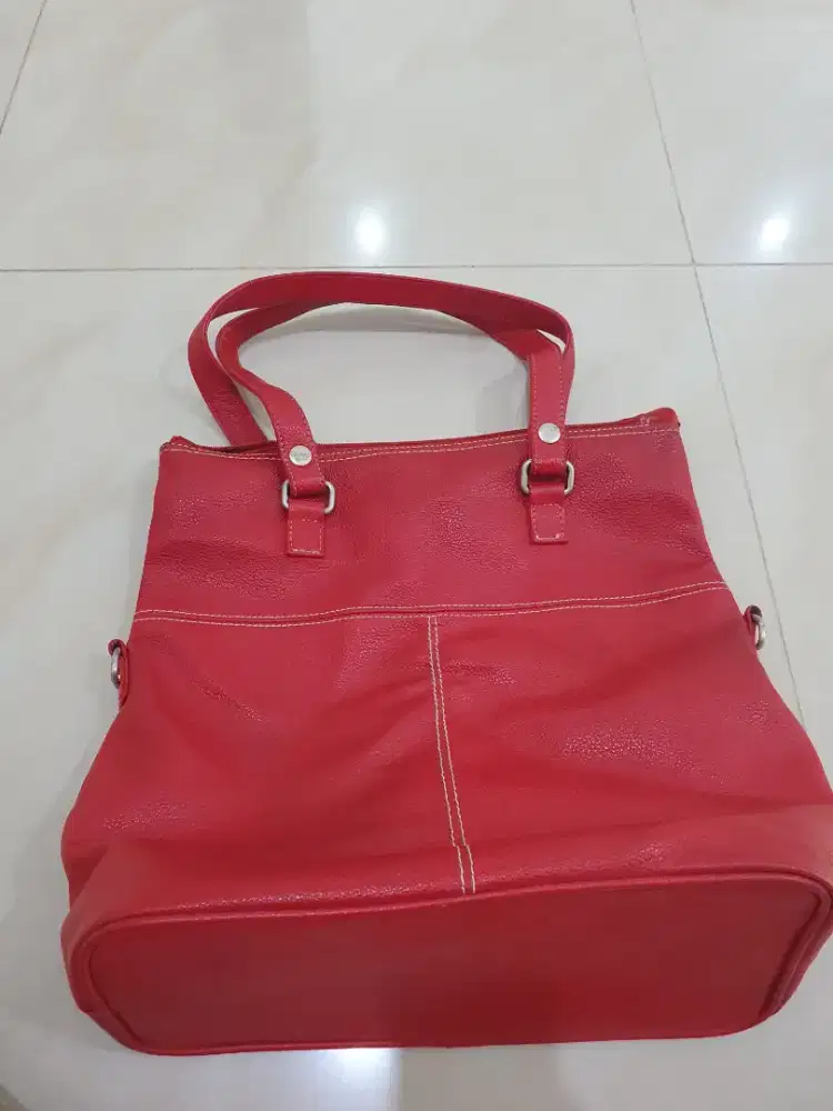 Tas wanita warna merah