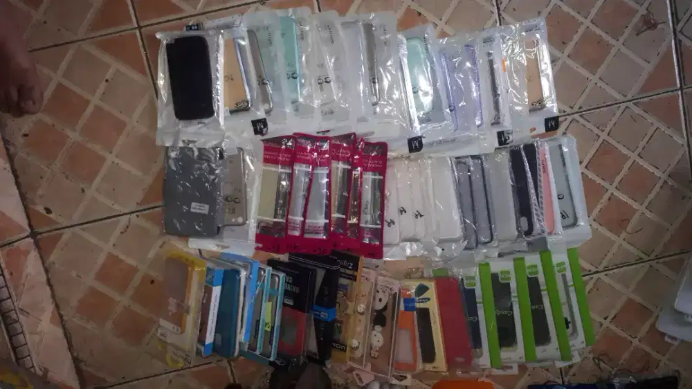 55 bh sarung hp berbagai tipe brg baru hrg murah ex toko tutup cpt dpt