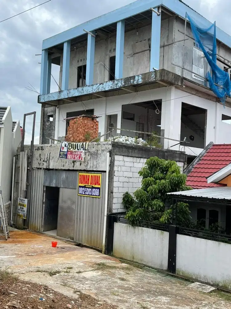 “ Dijual rumah bangunan sudah mencapai 70%, sisa finishing.”