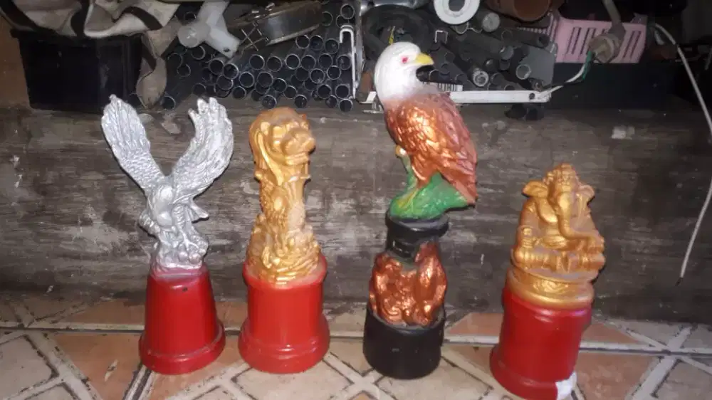 Se paket hiasan lemari pajang kond bgs unik mgkn ada yv minat slhkn sj