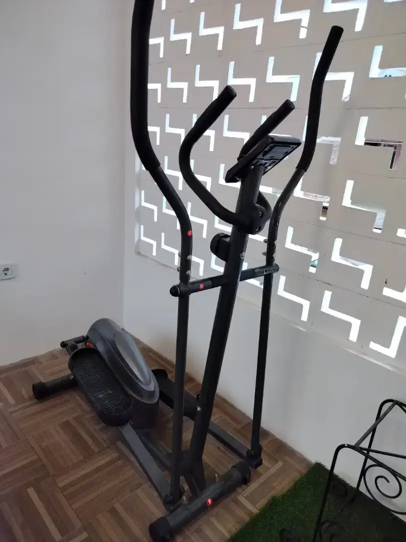 Berwynn Elliptical Bike cocok utk olahraga indoor